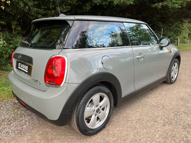 MINI HATCH