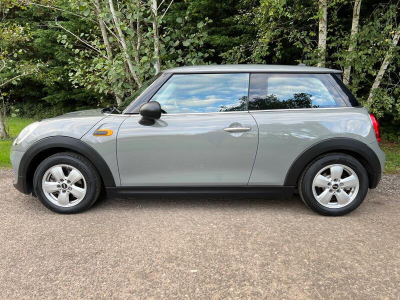 MINI HATCH