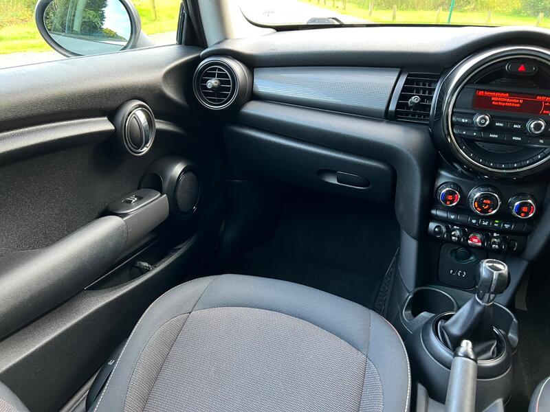 MINI HATCH