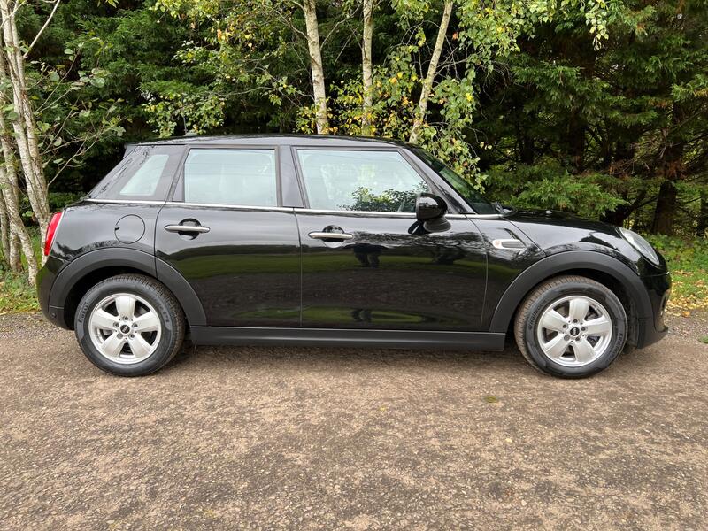 MINI HATCH