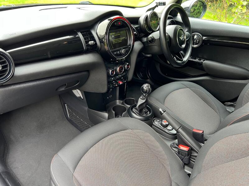MINI HATCH