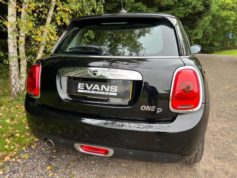MINI HATCH