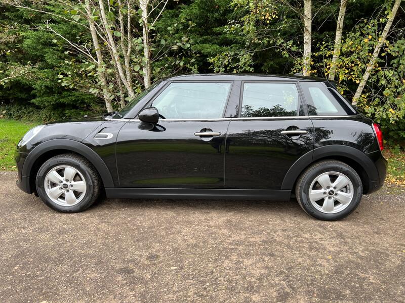 MINI HATCH