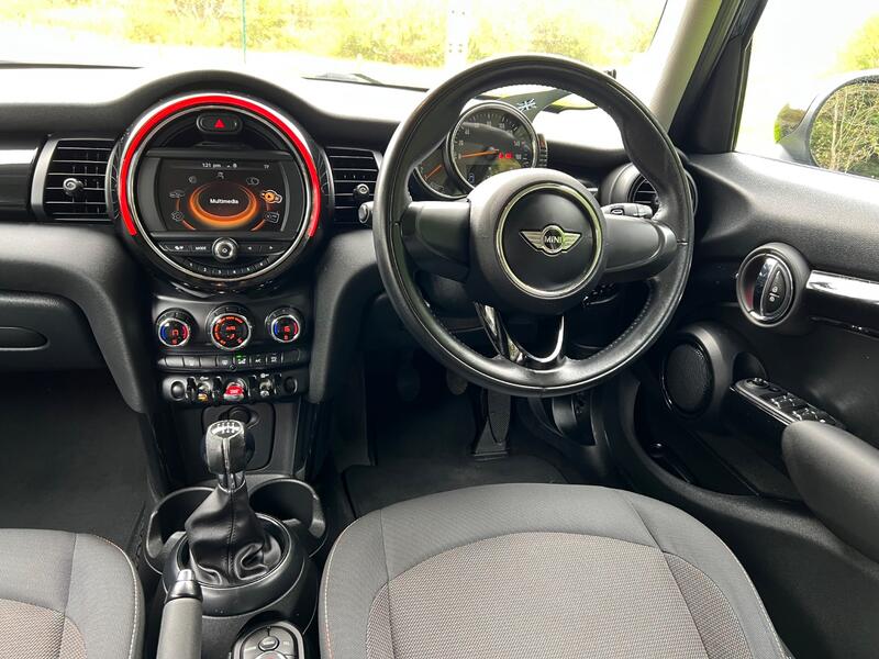 MINI HATCH
