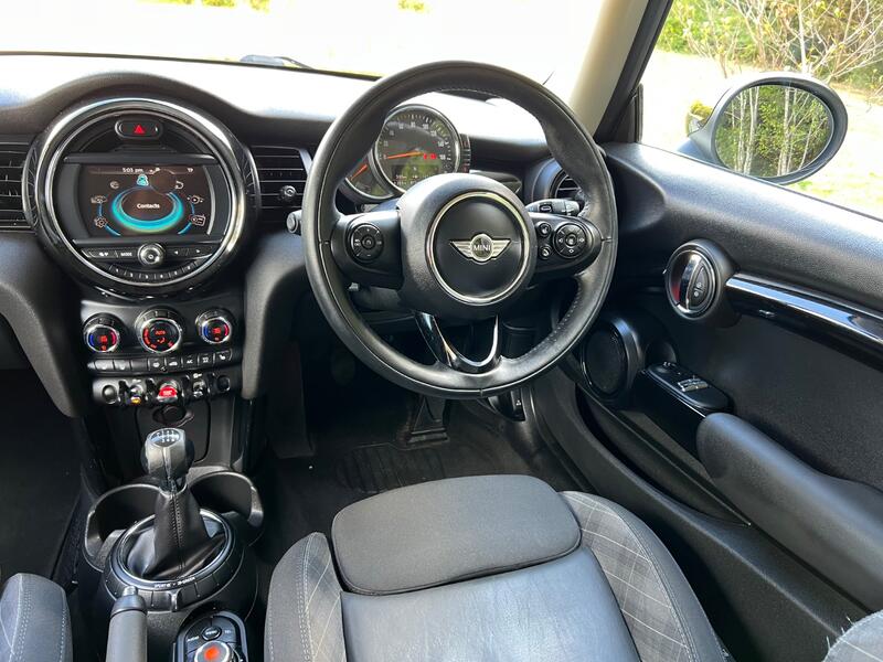 MINI HATCH