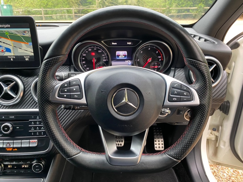 MERCEDES-BENZ A CLASS A 180 D AMG LINE EXECUTIVE 2016