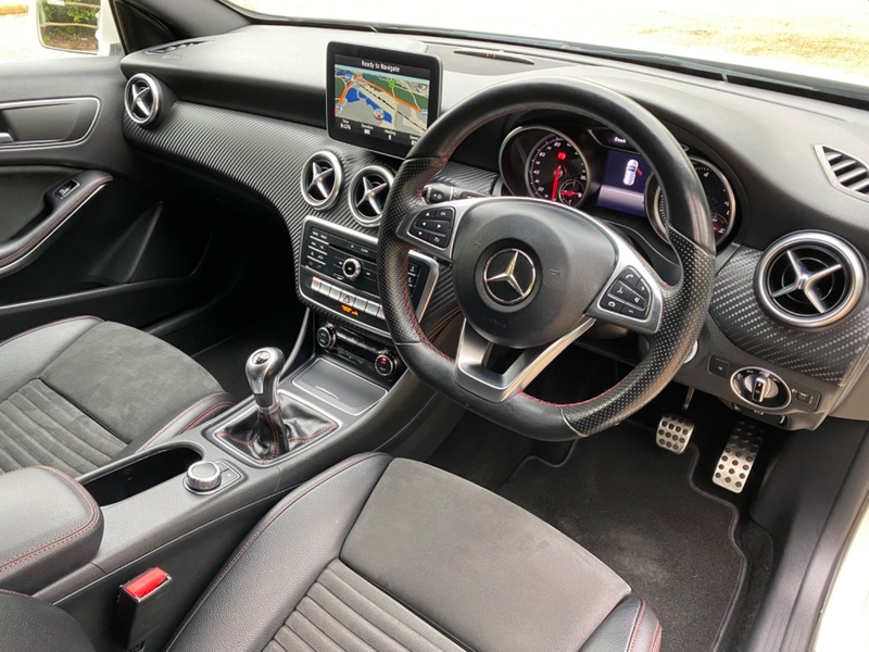 MERCEDES-BENZ A CLASS A 180 D AMG LINE EXECUTIVE 2016