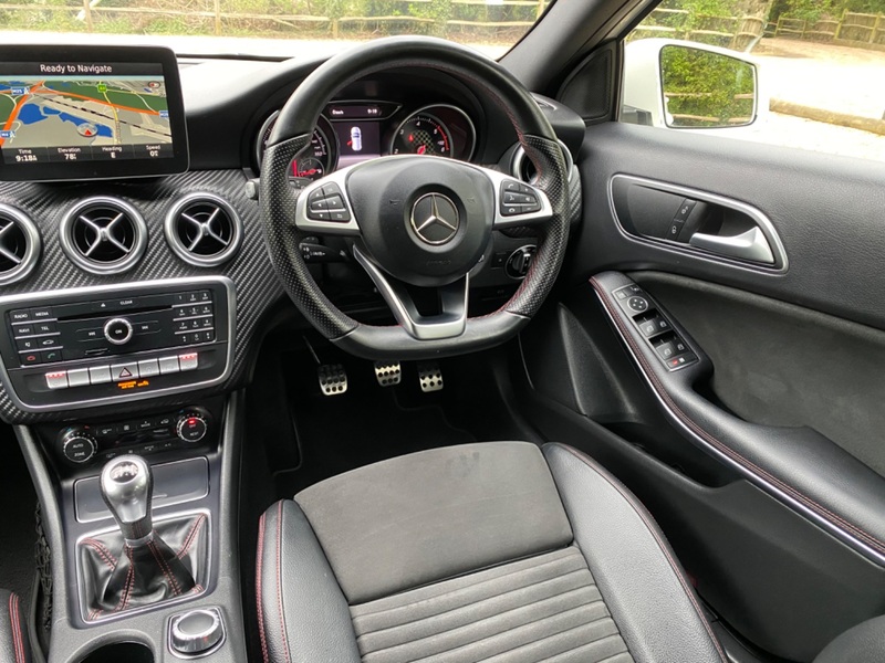 MERCEDES-BENZ A CLASS A 180 D AMG LINE EXECUTIVE 2016