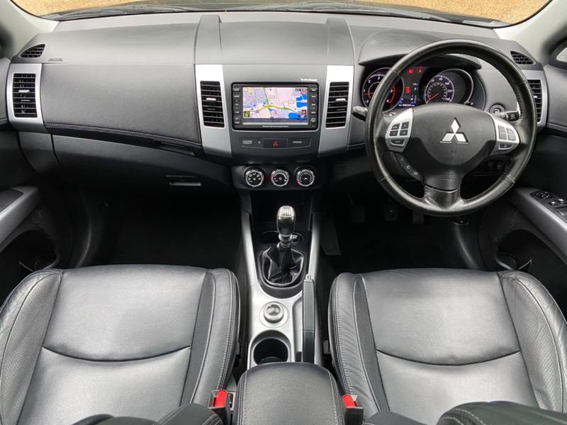 MITSUBISHI OUTLANDER DI-D GX 4 2012